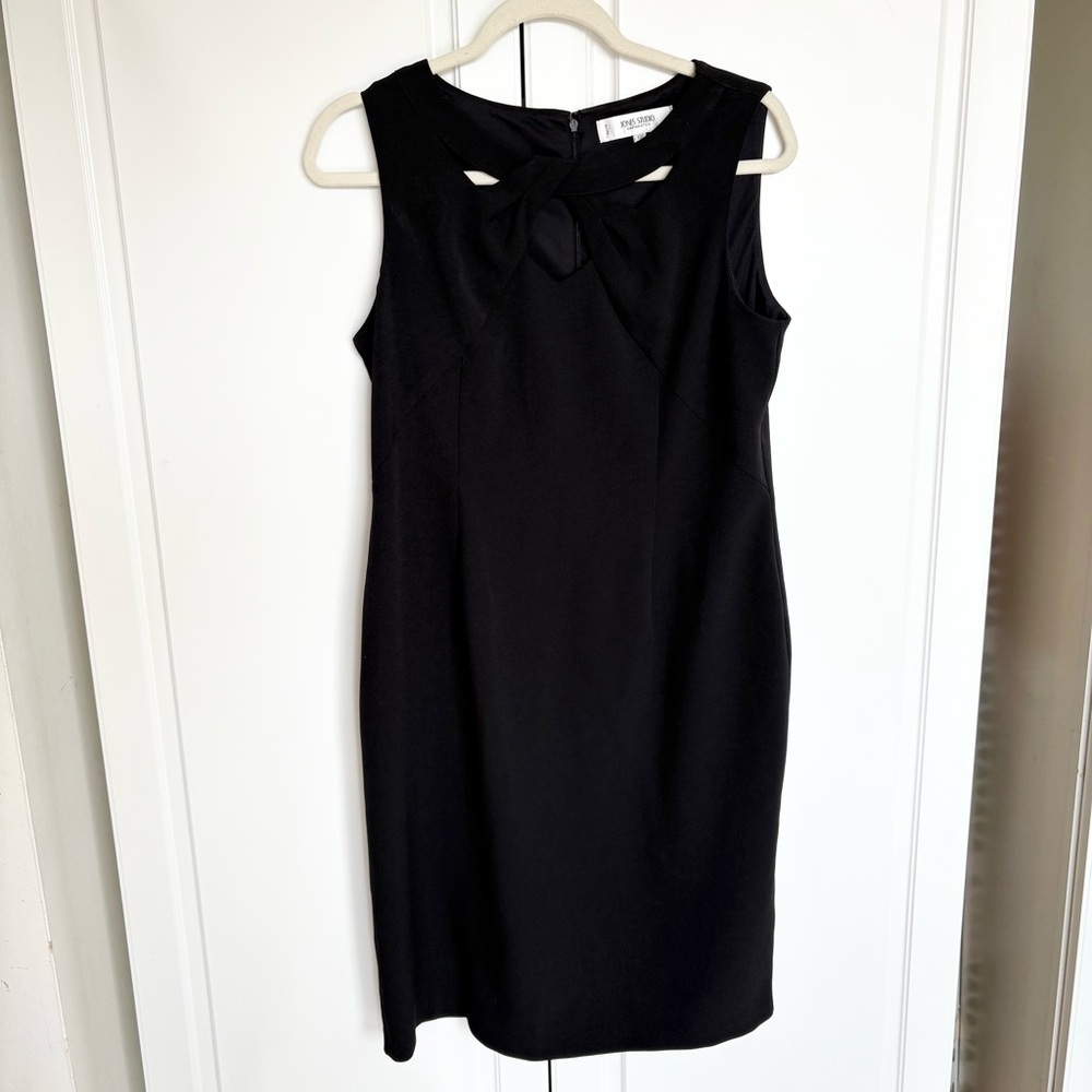 Black Sleeveless Dress